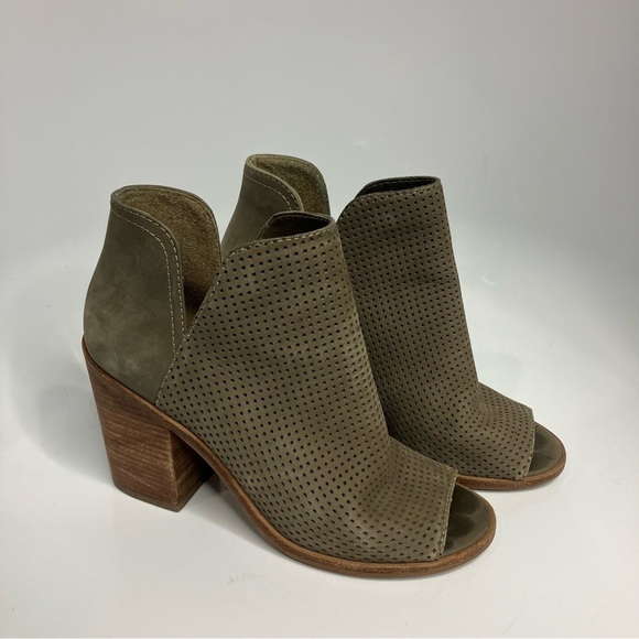 Steve Madden suede peep toe booties size 8 - Picture 1 of 6